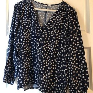 GAP Navy & White Floral Top (EUC) 💙🤍
